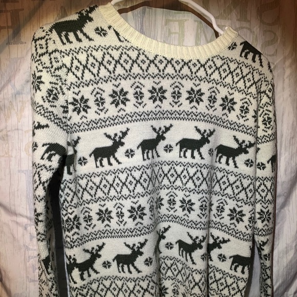 Forever 21 winter/Christmas sweater - Picture 3 of 7
